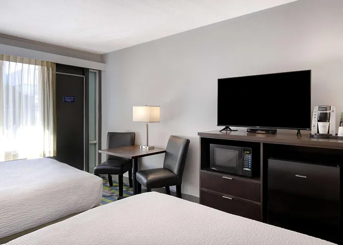 Days Inn By Wyndham Victoria Airport Sidney