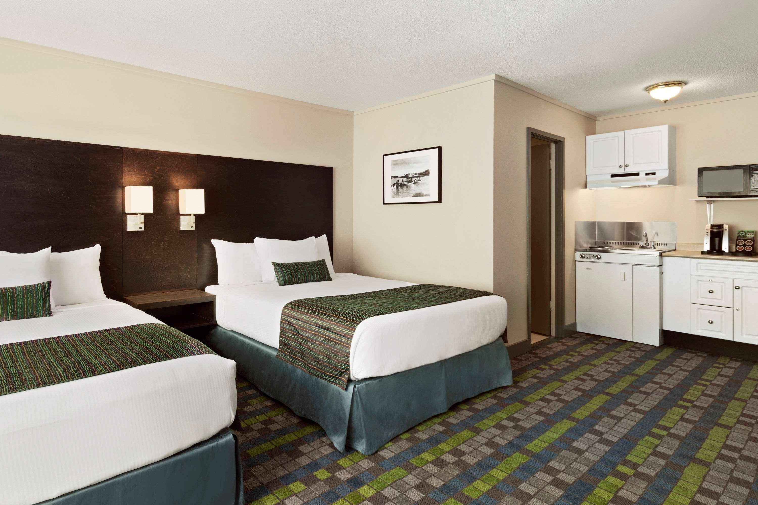 Days By Wyndham Victoria Airport 3* Sidney
