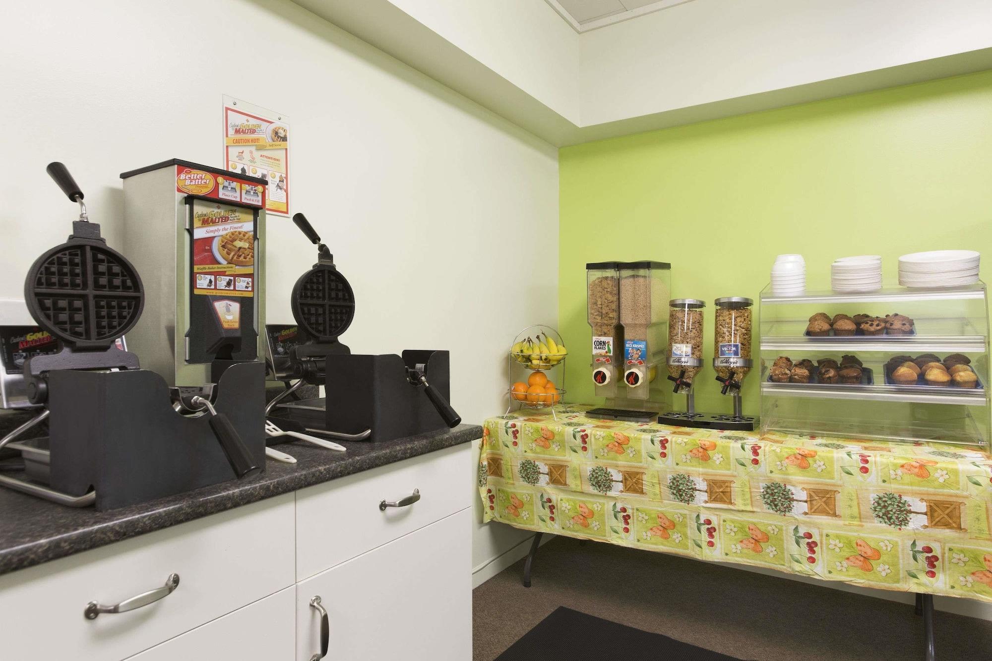 Motel Days By Wyndham Victoria Airport