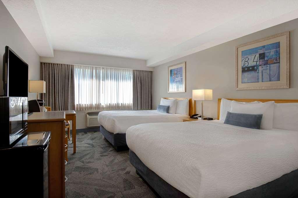Days By Wyndham Victoria Airport Motel