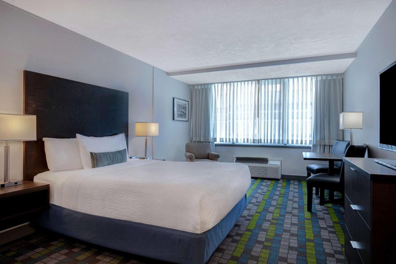 Days By Wyndham Victoria Airport Motel Sidney