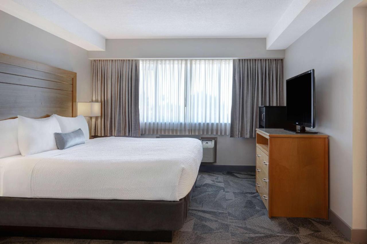 Days By Wyndham Victoria Airport Motel Sidney