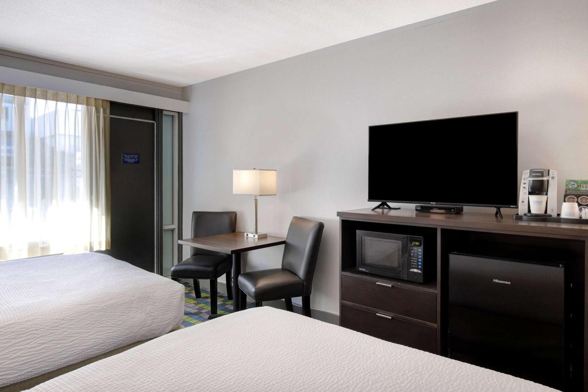 Days By Wyndham Victoria Airport Motel Sidney