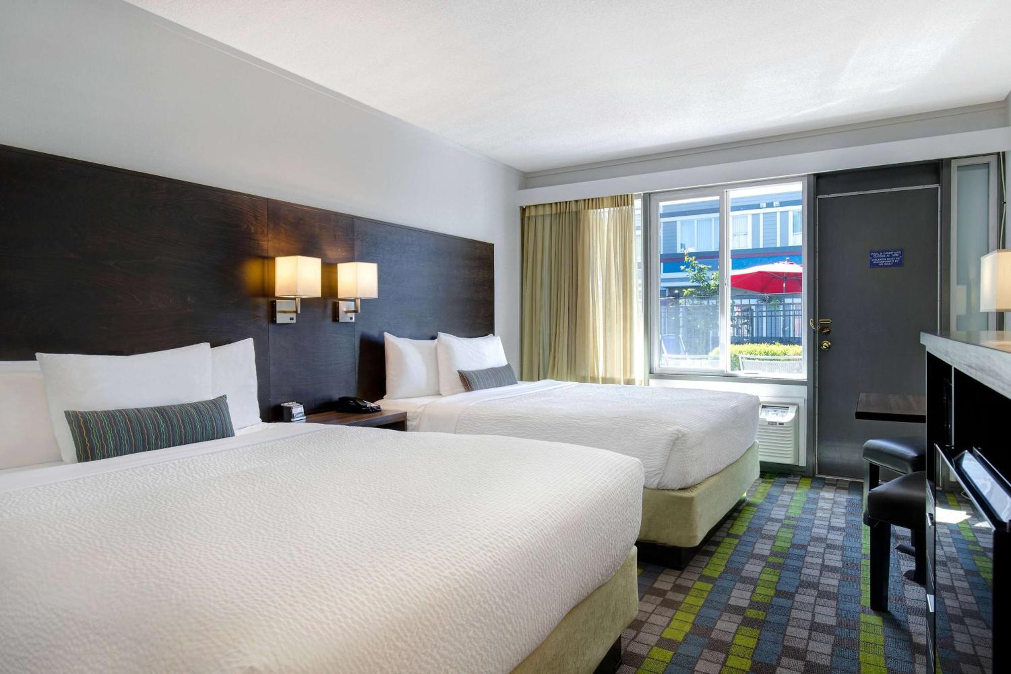 Days By Wyndham Victoria Airport Motel Sidney