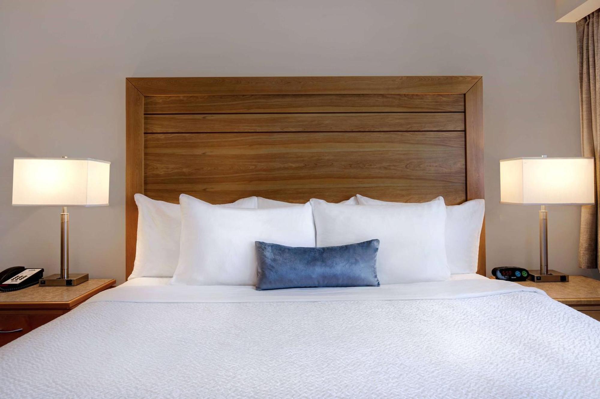 Motel Days By Wyndham Victoria Airport