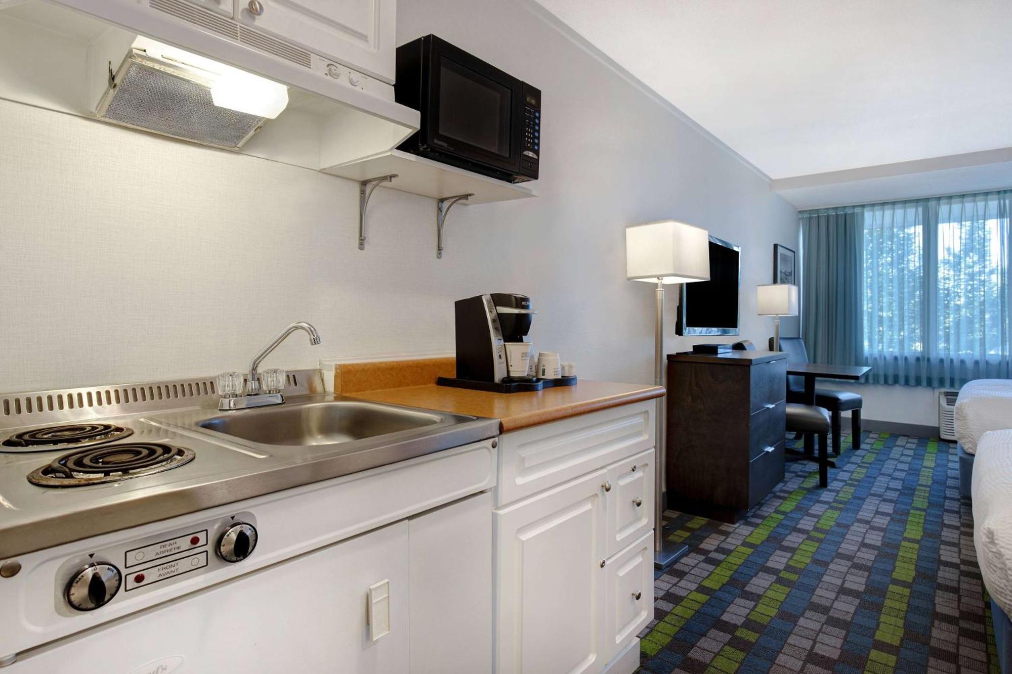 Days By Wyndham Victoria Airport 3* Sidney