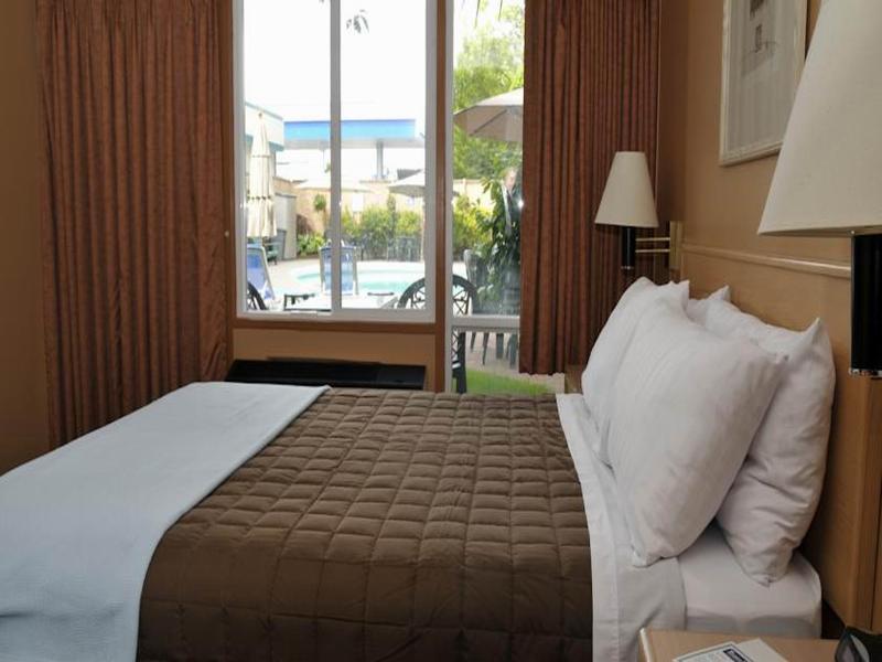 Motel Days By Wyndham Victoria Airport 3*
