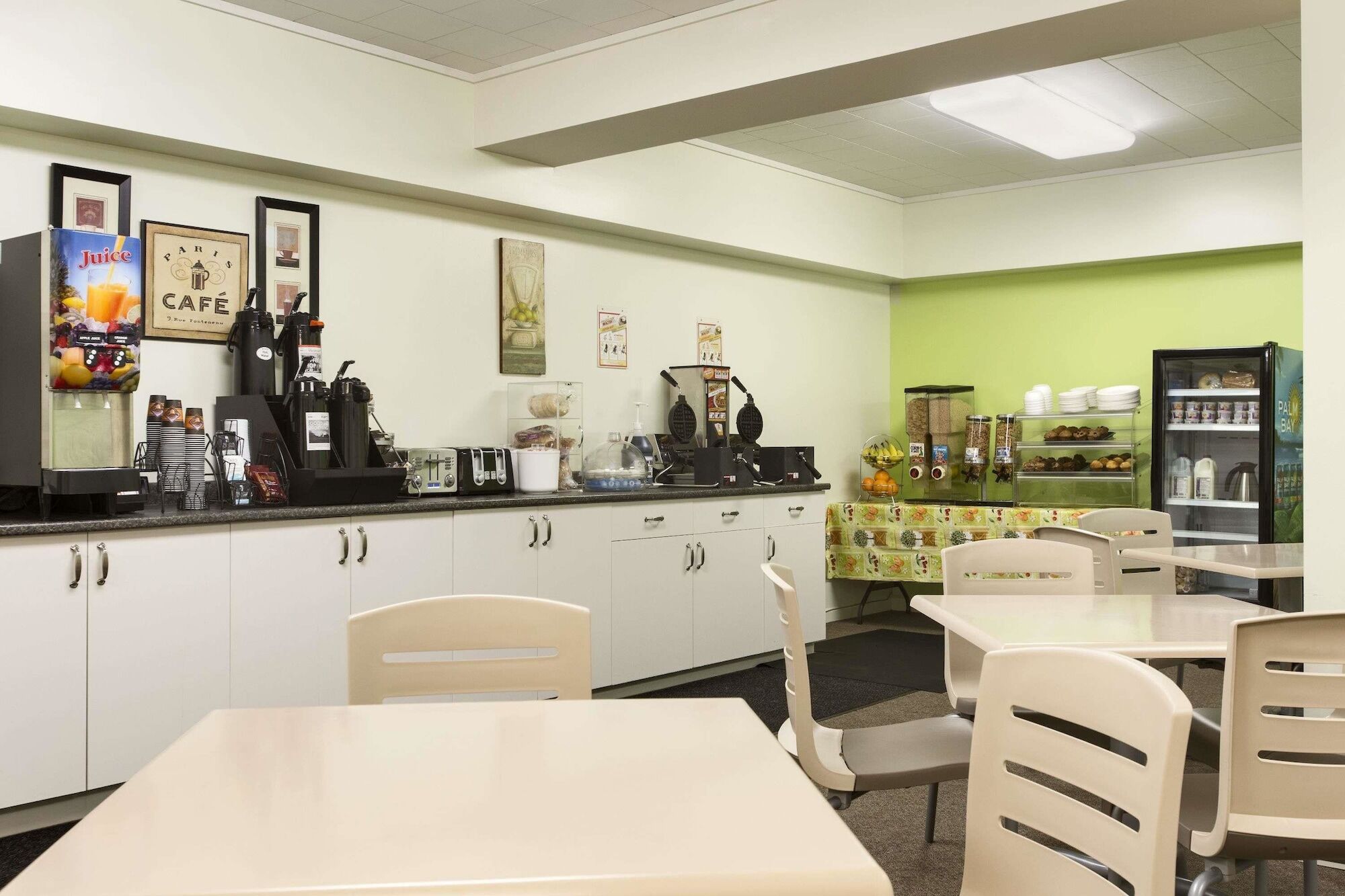 Motel Days By Wyndham Victoria Airport 3*