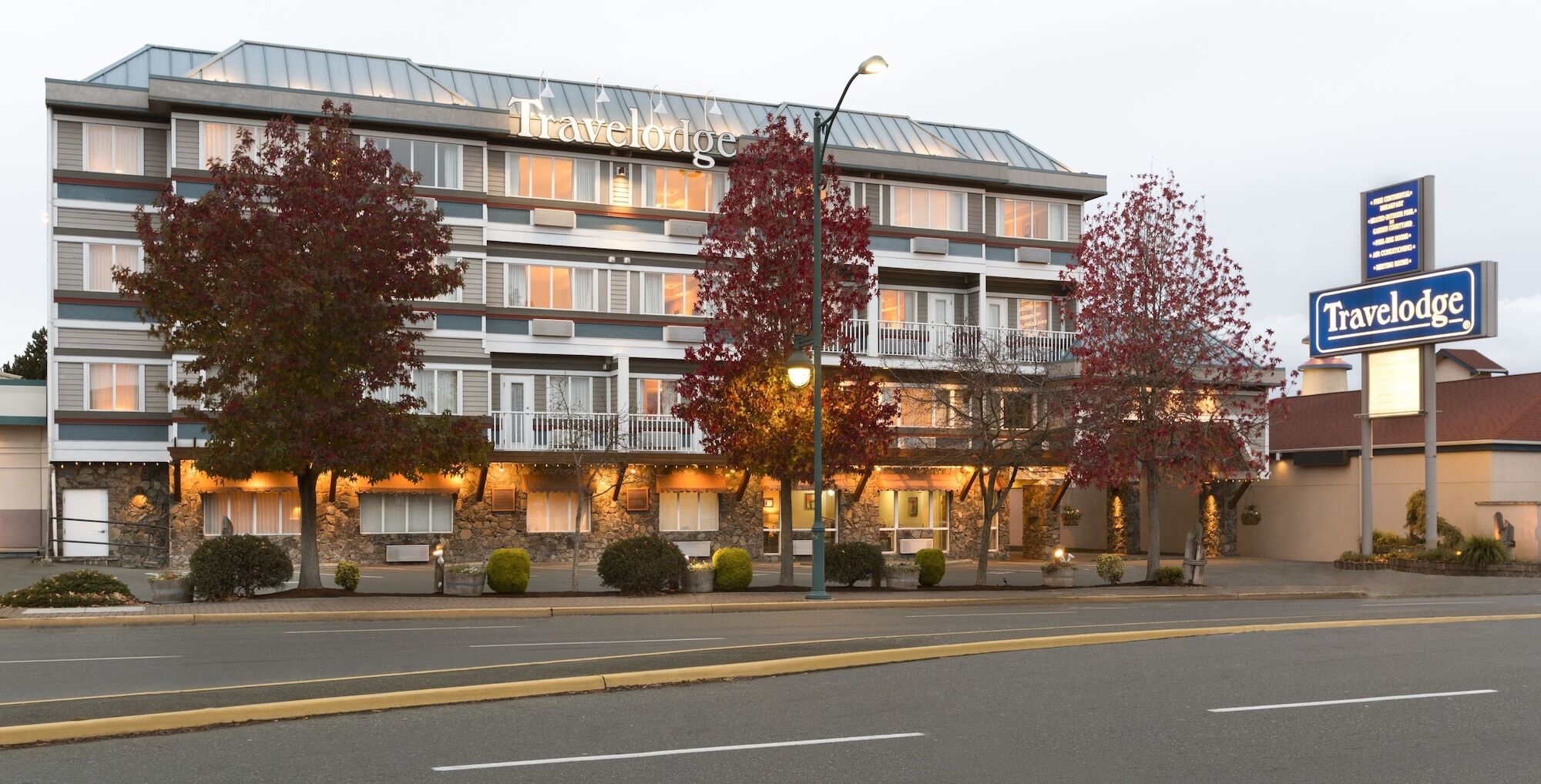 Days By Wyndham Victoria Airport Motel