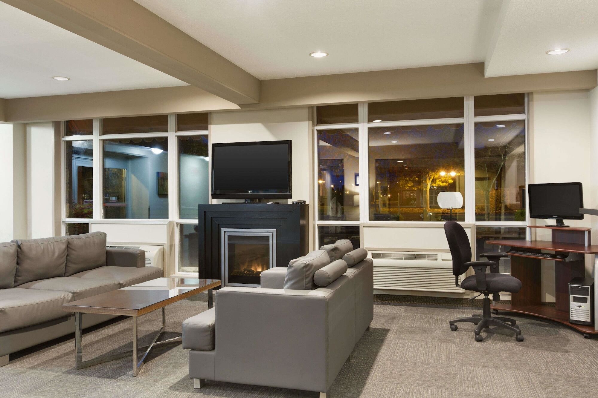 Days By Wyndham Victoria Airport 3* Sidney