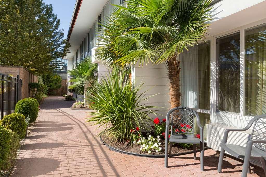 Motel Days By Wyndham Victoria Airport Sidney