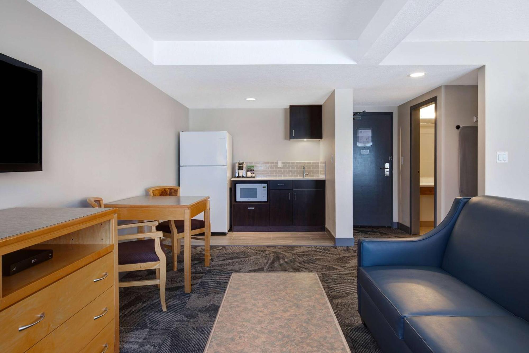 Days By Wyndham Victoria Airport 3* Sidney