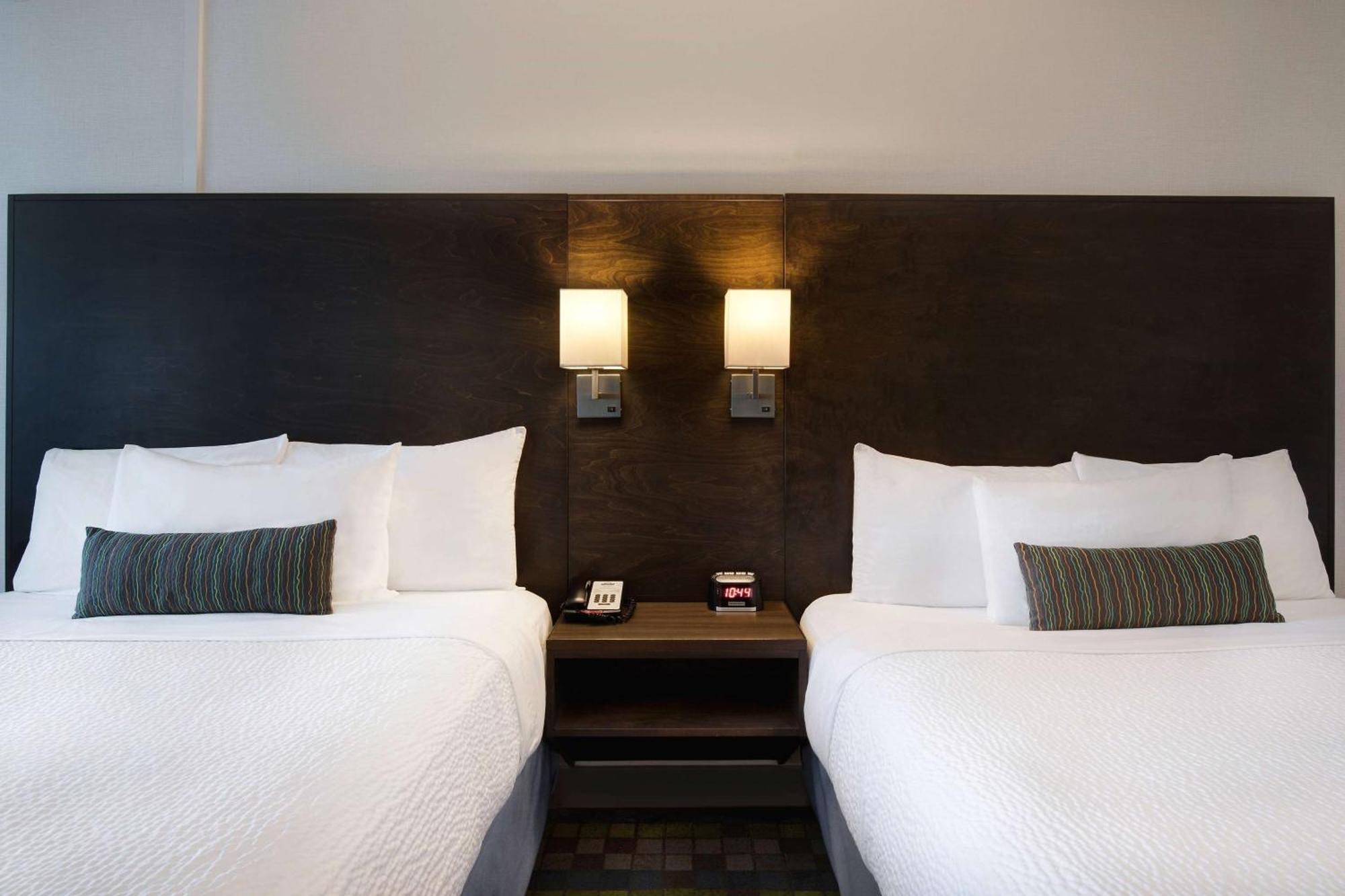 Days By Wyndham Victoria Airport Motel Sidney