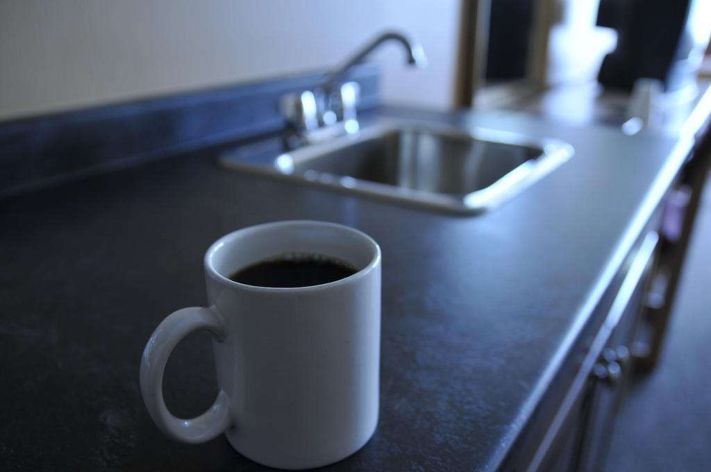 Days By Wyndham Victoria Airport Motel Sidney
