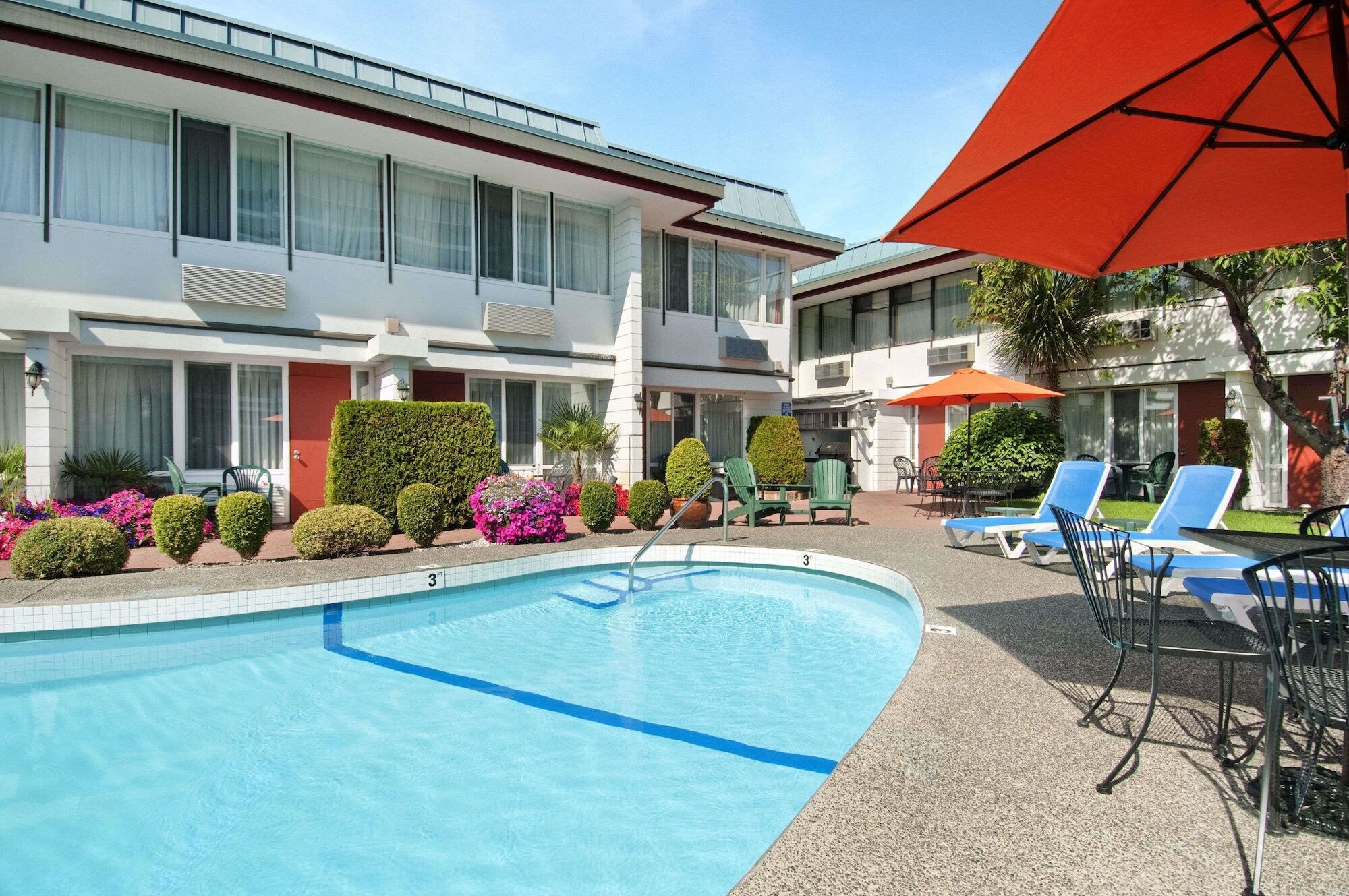 Motel Days By Wyndham Victoria Airport 3*