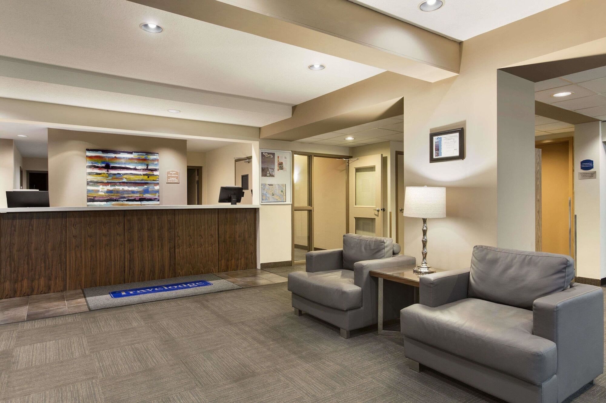 Days By Wyndham Victoria Airport 3*